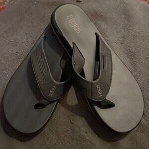 Flojos black flip flops sz 12